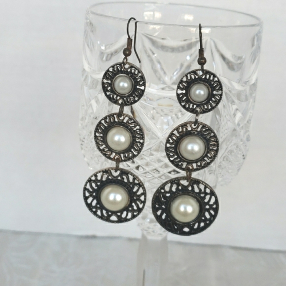 Vintage silvertone dangle earrings with three faux pearls.